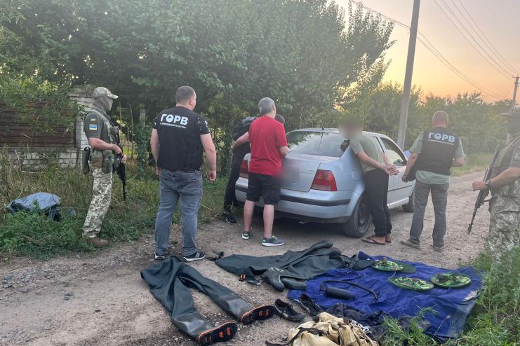 До сусідньої країни на човні та у рибацьких чоботах: на Одещині затримано організатора незаконної оборудки та трьох ухилянтів